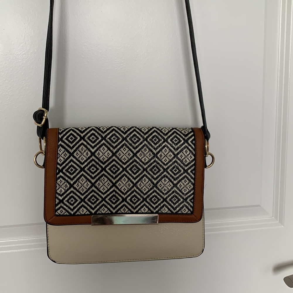 Patterned Purse - Picture 3 of 10